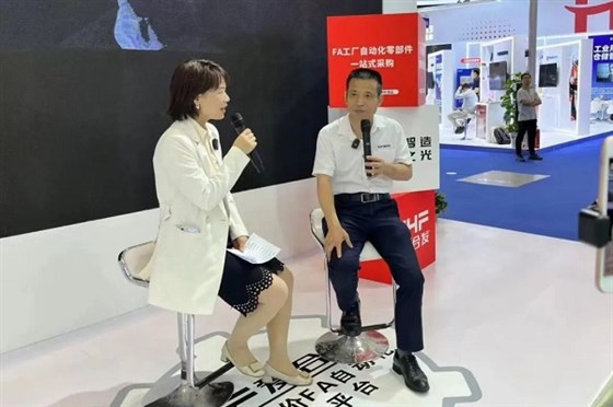 現(xiàn)場(chǎng)直播，暢談發(fā)展